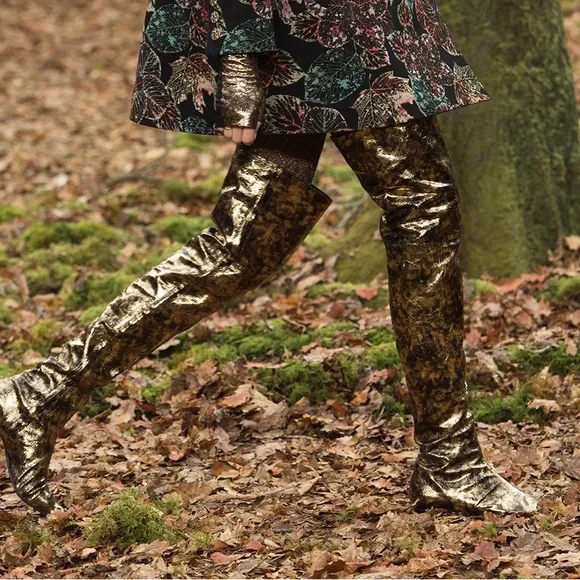 CHANEL BNIB AW 2018 Interlocking CC Logo thigh-high boots - Picture 6 of 16